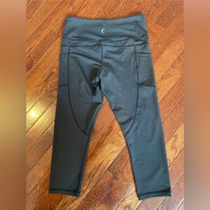 ZYIA Women’s Capris - Size 8-10